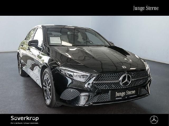 Schwarzlack kosmosschwarz Gebraucht 2024 Mercedes A200 Progressive | 29.320 € (Guter Preis) - Bild 1/4