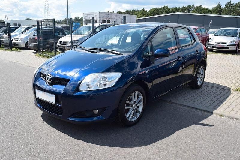 Blau Gebraucht 2008 Toyota Auris Limousine | 5.999 € (Etwas zu teuer) - Bild 1/4