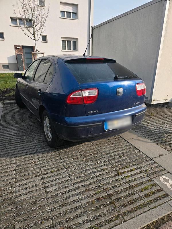 Blau Gebraucht 2002 Seat Leon Limousine | 1.990 € (Fairer Preis) - Bild 1/4