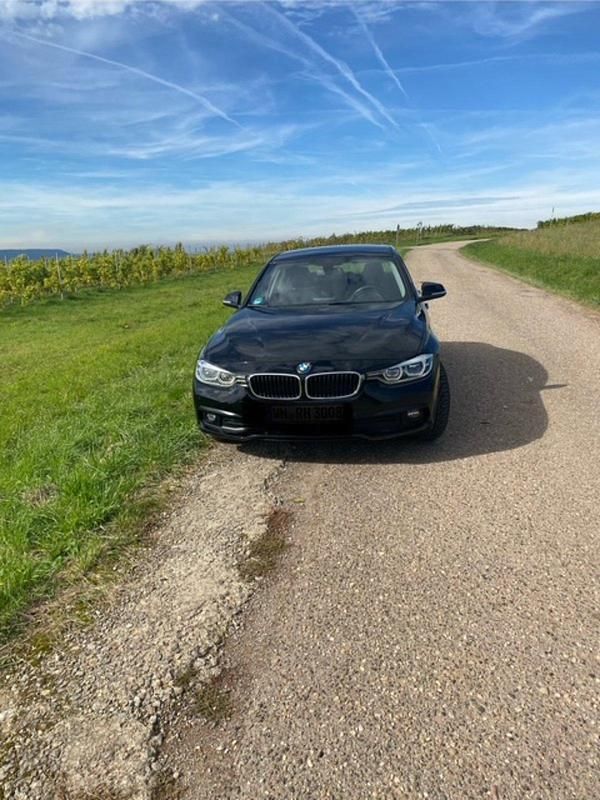 Schwarz Gebraucht 2018 BMW 318 Advantage Limousine | 16.900 € (Superpreis) - Bild 1/4