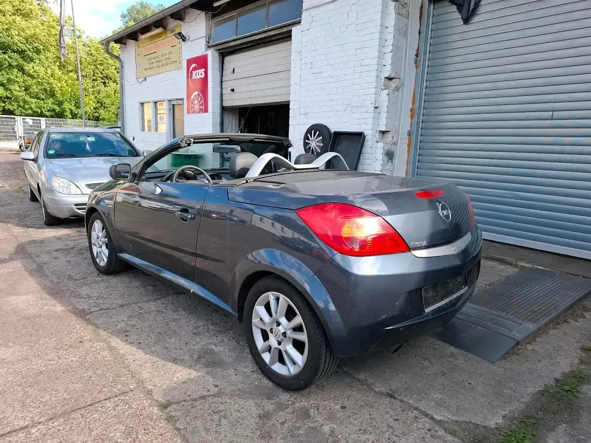 Gebraucht Opel Tigra 90 PS (66 kW) 2007 Silber Cabrio