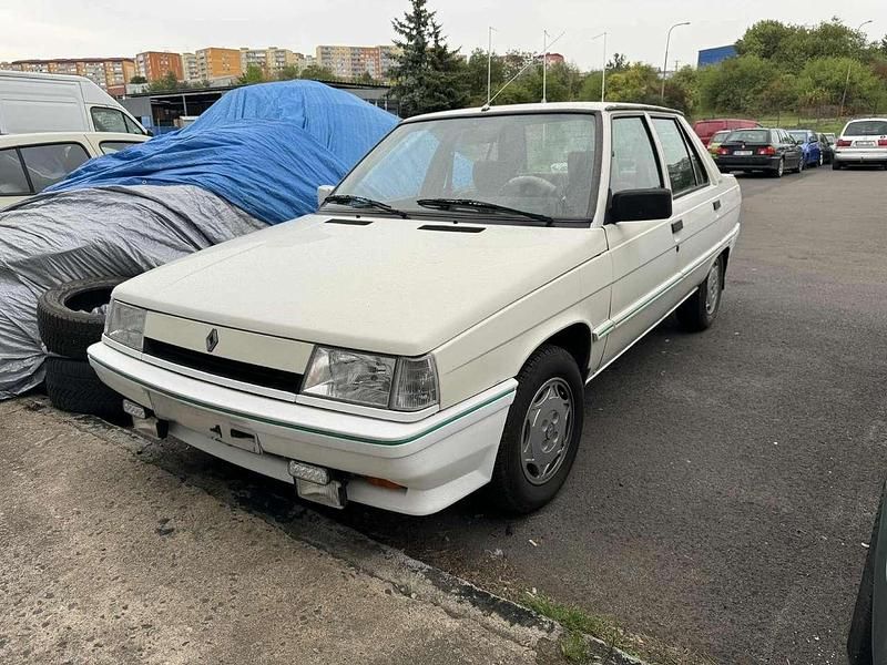 Weiß Gebraucht 1985 Renault R9 Limousine | 2.000 € - Bild 1/4