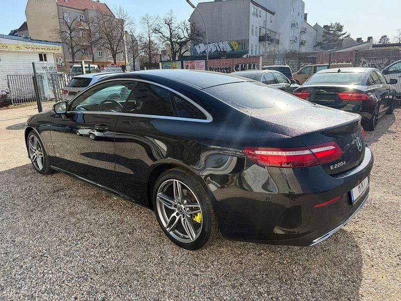 Gebraucht Mercedes E220 AMG 194 PS (142 kW) 2020 Schwarz Coupé