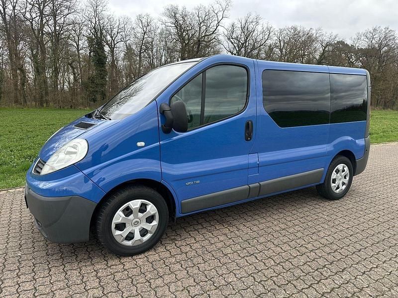 Second-hand Renault Trafic 114 CP (83 kW) 2009 Albastru Monovolum