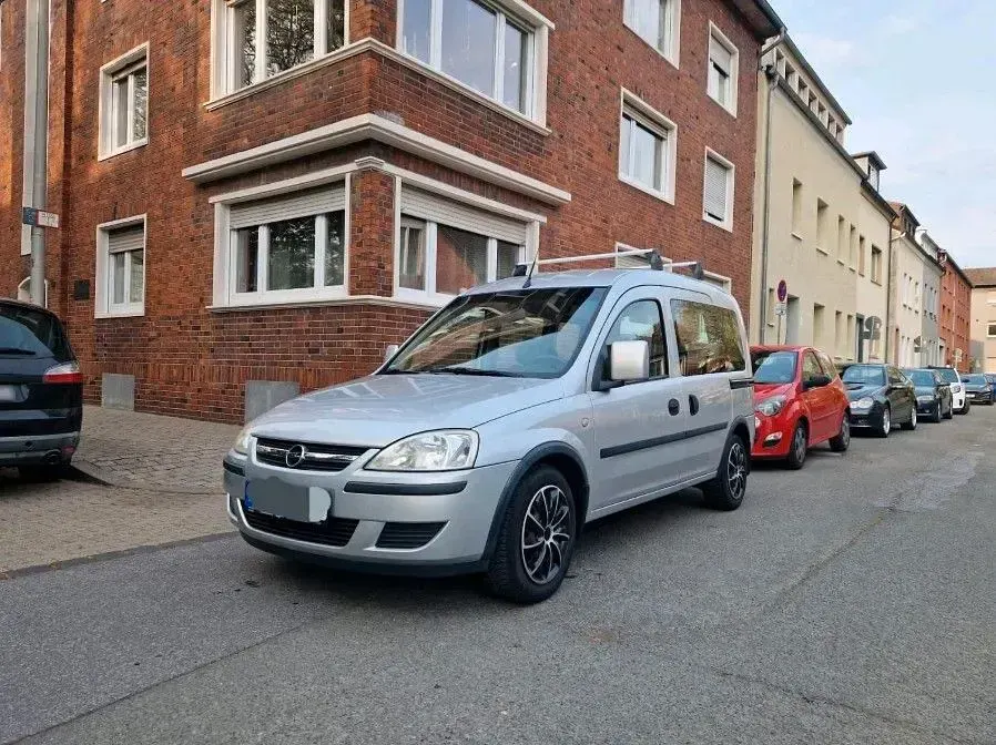 Usata Opel Combo 94 CV (69 kW) 2006 Argento Monovolume