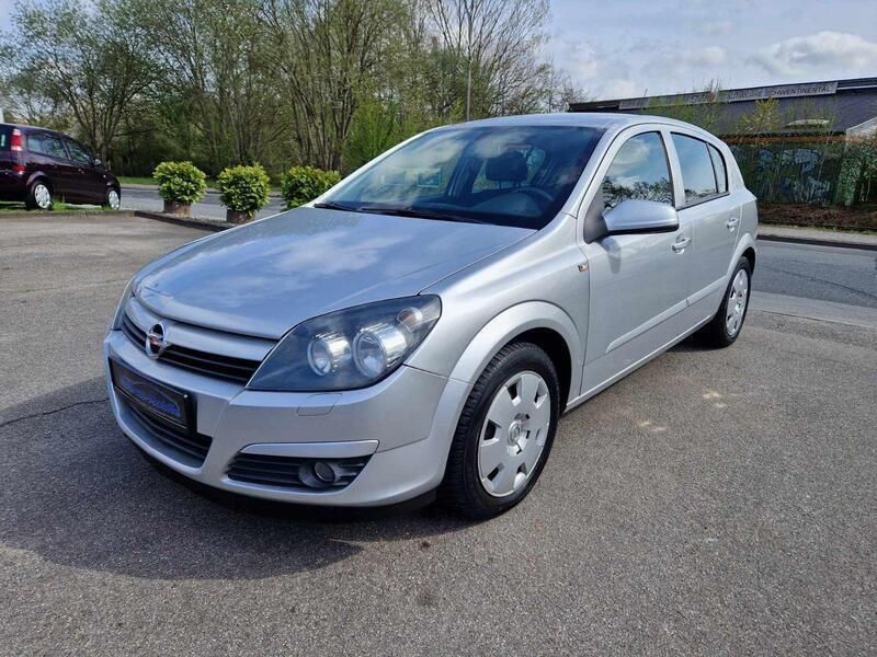 Silber Gebraucht 2005 Opel Astra Limousine | 2.999 € (Etwas zu teuer) - Bild 1/4