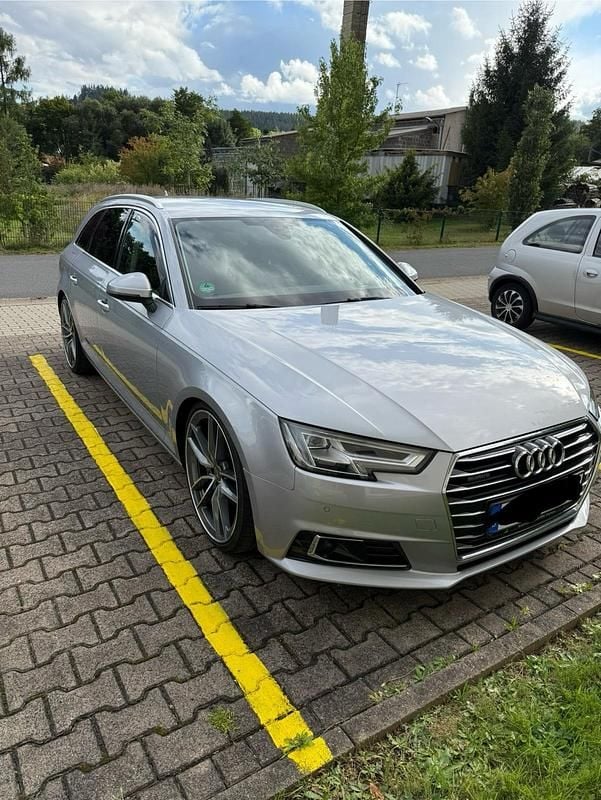 Silber Gebraucht 2018 Audi A4 Kombi | 17.800 € (Superpreis) - Bild 1/4