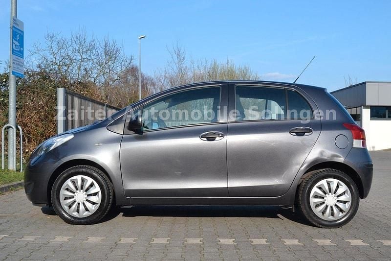 Gebraucht Toyota Yaris Cool 69 PS (50 kW) 2009 Grau Kleinwagen