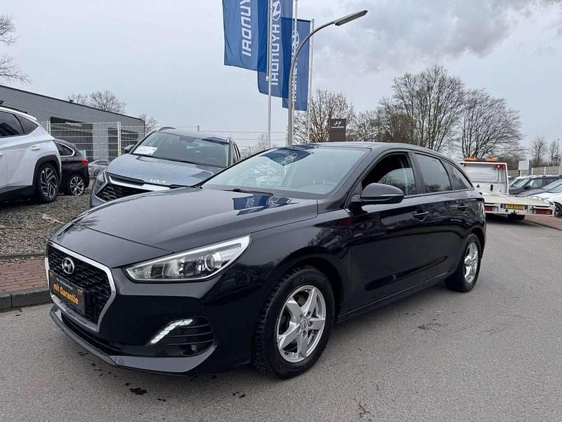 Gebraucht Hyundai i30 116 PS (85 kW) 2019 Schwarz Kombi