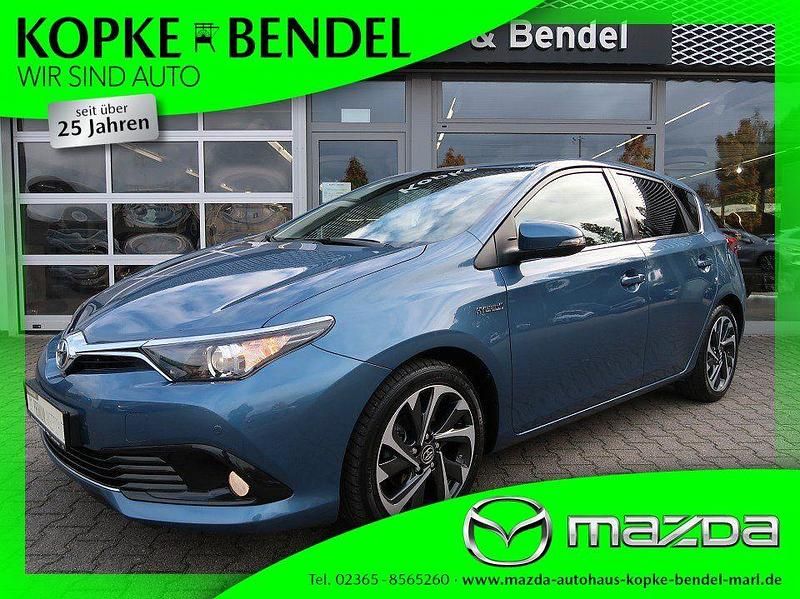 Blue metallic (metallic) Gebraucht 2015 Toyota Auris Hybrid Limousine | 14.420 € (Fairer Preis) - Bild 1/4