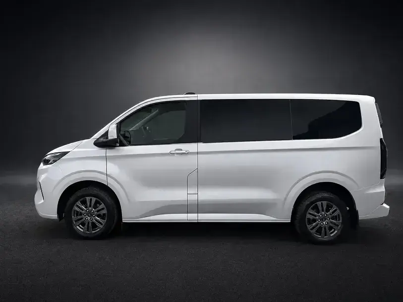 Gebraucht Ford Tourneo Custom Titanium 136 PS (100 kW) 2025 Silber Van
