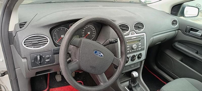 Silber Gebraucht 2006 Ford Focus Kombi | 799 € (Superpreis) - Bild 1/4