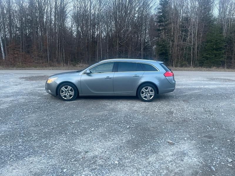 Gebraucht Opel Insignia 160 PS (117 kW) 2012 Blau Kombi