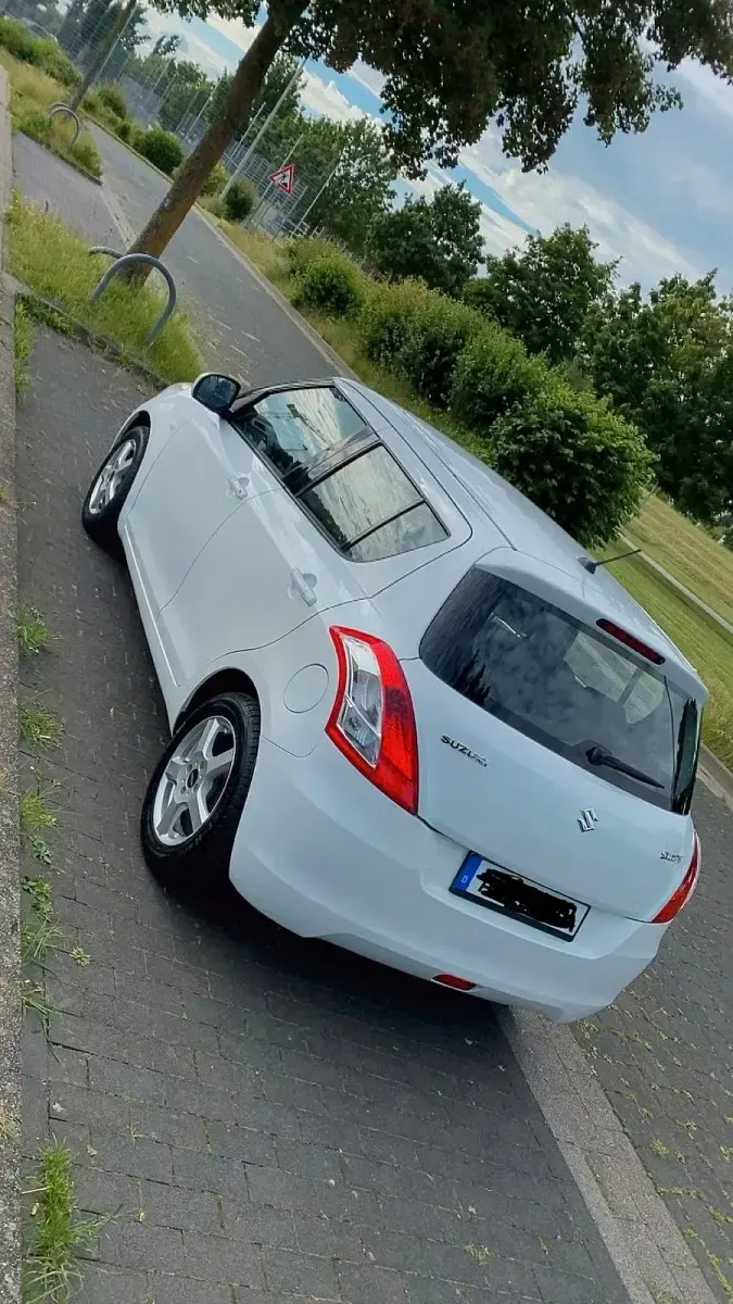 Gebraucht Suzuki Swift 94 PS (69 kW) 2012 Weiß Kleinwagen