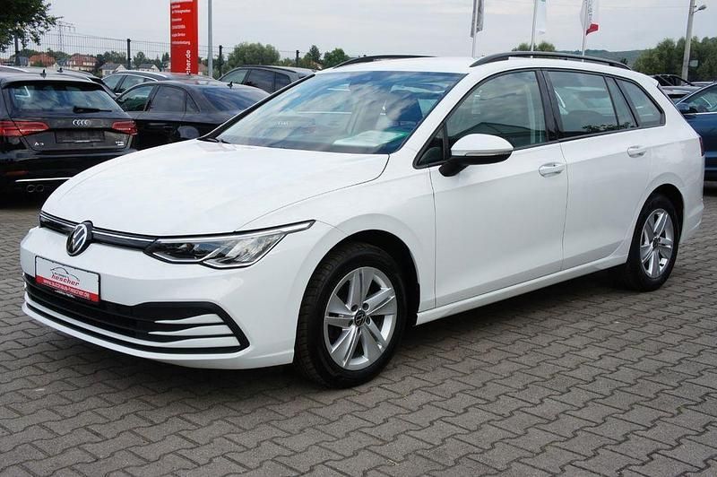 Gebraucht VW Golf VIII Life 150 PS (110 kW) 2021 Weiß Kombi