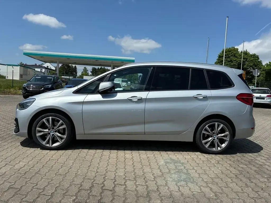 Gebraucht BMW 220 Gran Tourer Sport Line 190 PS (139 kW) 2019 Silber Van / Kleinbus