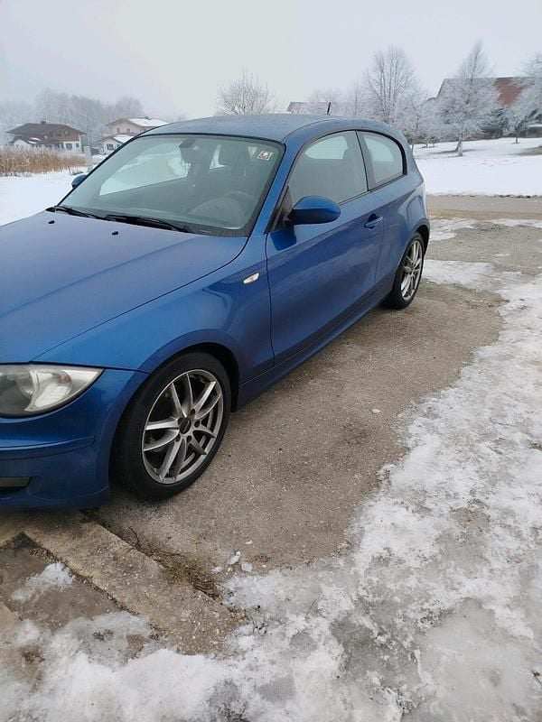 Blau Gebraucht 2008 BMW 118 Kleinwagen | 1.600 € (Superpreis) - Bild 1/3
