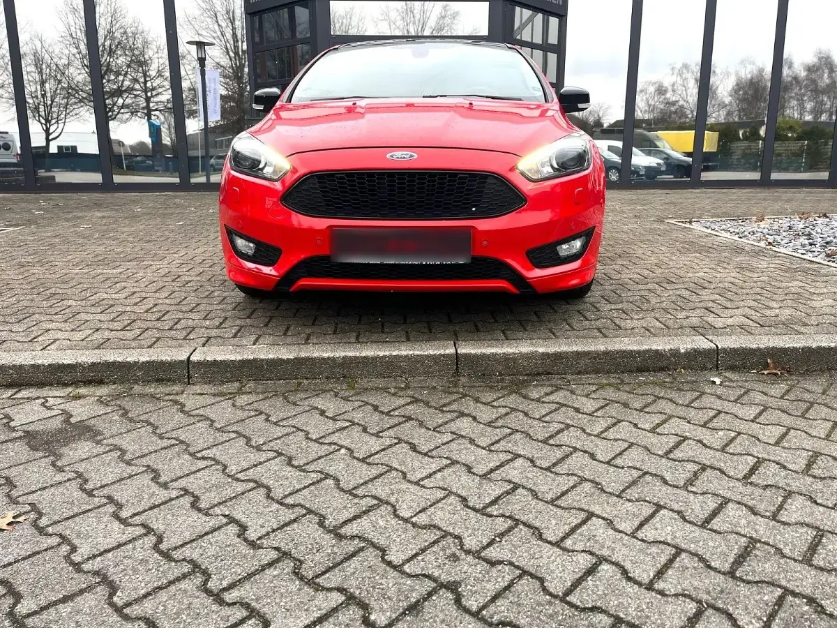 Gebraucht Ford Focus ST-Line 182 PS (133 kW) 2018 Rot Limousine