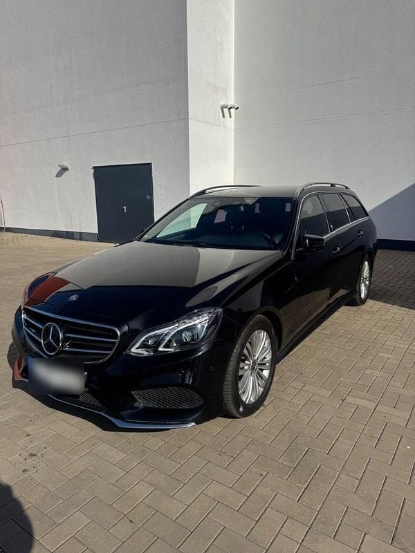 Gebraucht Mercedes E220 170 PS (125 kW) 2014 Schwarz Kombi