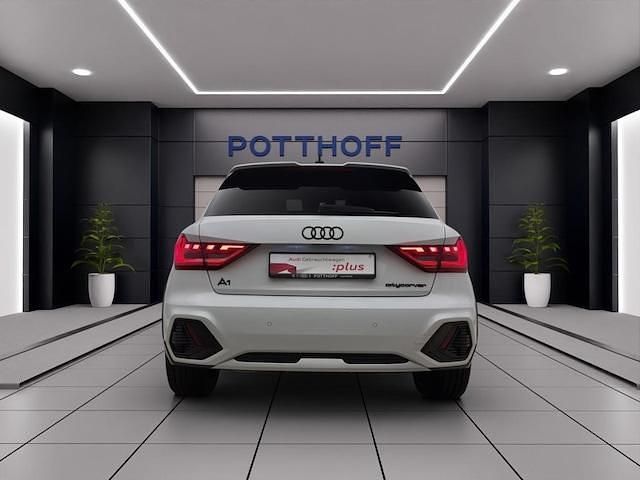 Gebraucht Audi A1 Ambiente 110 PS (80 kW) 2021 Gletscherweiß metallic SUV