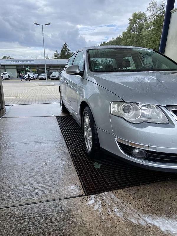 Grau Gebraucht 2005 VW Passat Limousine | 3.500 € (Etwas zu teuer) - Bild 1/4