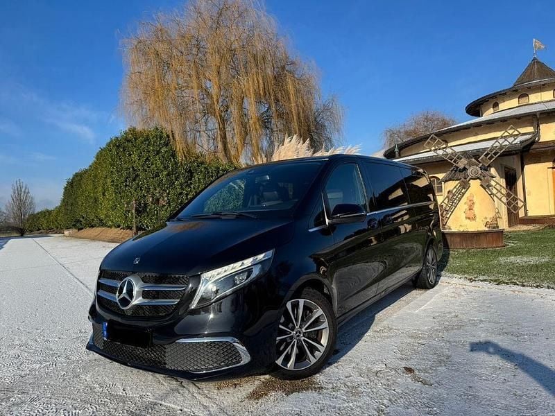 Schwarz Gebraucht 2019 Mercedes V220 Avantgarde Van / Kleinbus | 26.499 € (Fairer Preis) - Bild 1/4