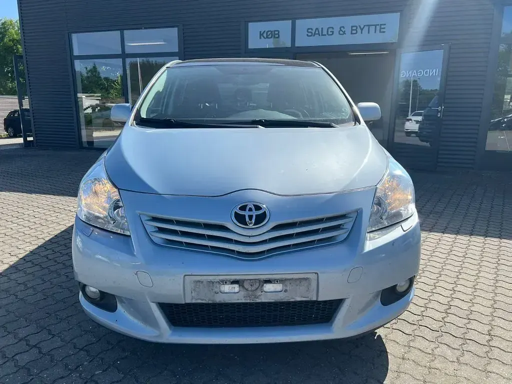 Gebraucht Toyota Verso 147 PS (108 kW) 2012 Blau Van / Kleinbus