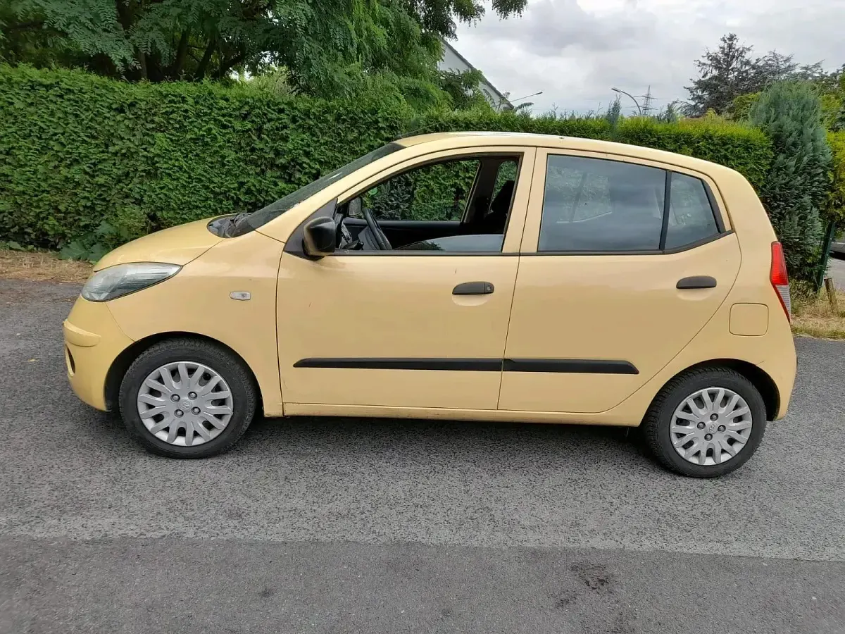 Gebraucht Hyundai i10 67 PS (49 kW) 2010 Gelb Kleinwagen