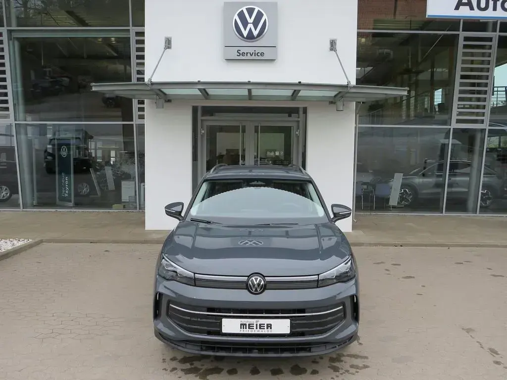 Neu VW Tiguan Life 150 PS (110 kW) 2026 Grau SUV