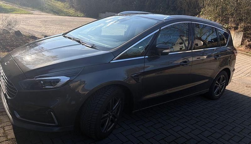 Gebraucht Ford S-MAX Titanium 190 PS (139 kW) 2020 Grau Van / Kleinbus