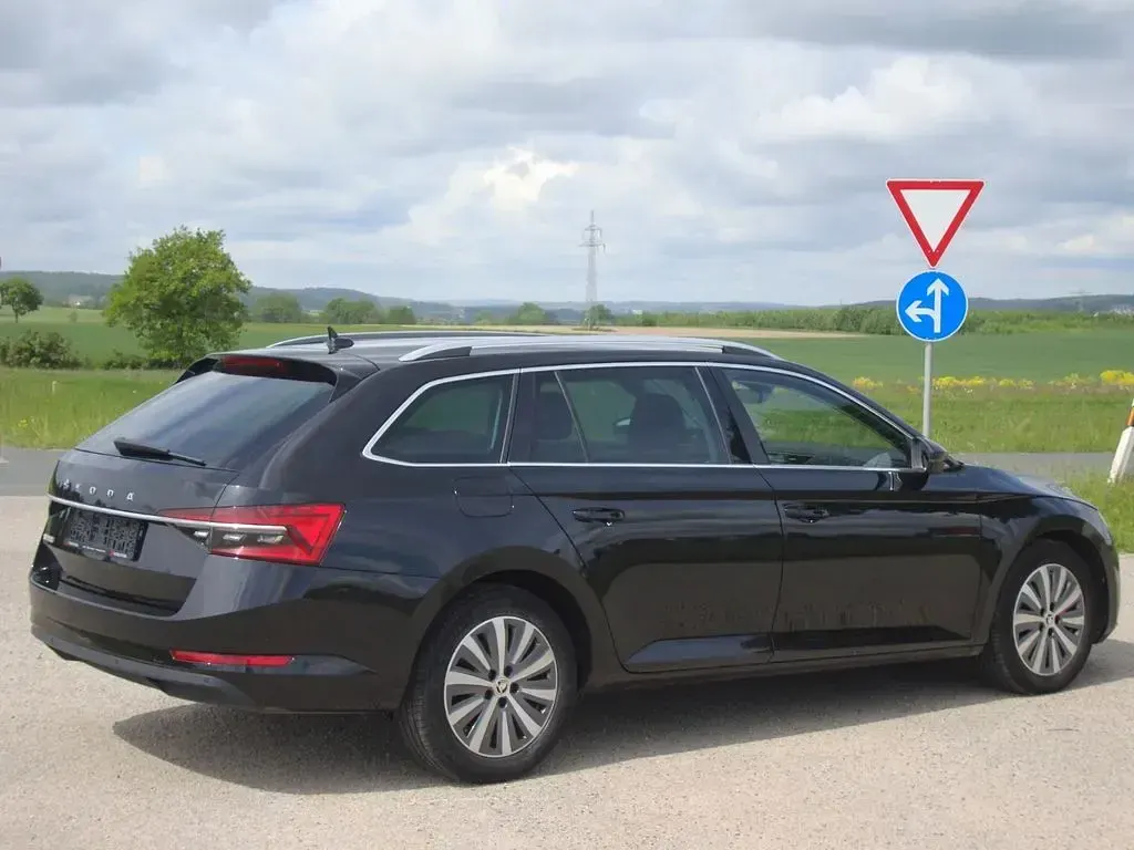 Gebraucht Skoda Superb Style 150 PS (110 kW) 2024 Schwarz Limousine