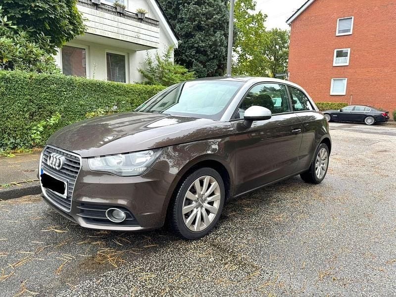 Braun Gebraucht 2011 Audi A1 Attraction Kleinwagen | 4.500 € (Guter Preis) - Bild 1/4