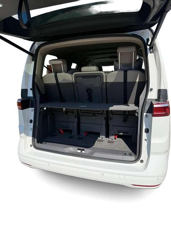 Second-hand VW Multivan Edition 150 CP (110 kW) 2024 Alb Monovolum