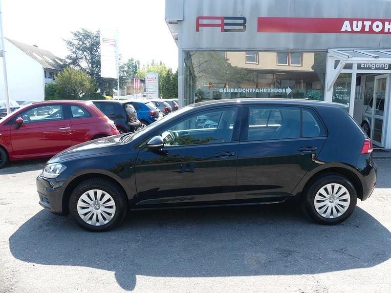 Schwarz Gebraucht 2018 VW Golf VII Trendline Limousine | 12.890 € (Fairer Preis) - Bild 1/4