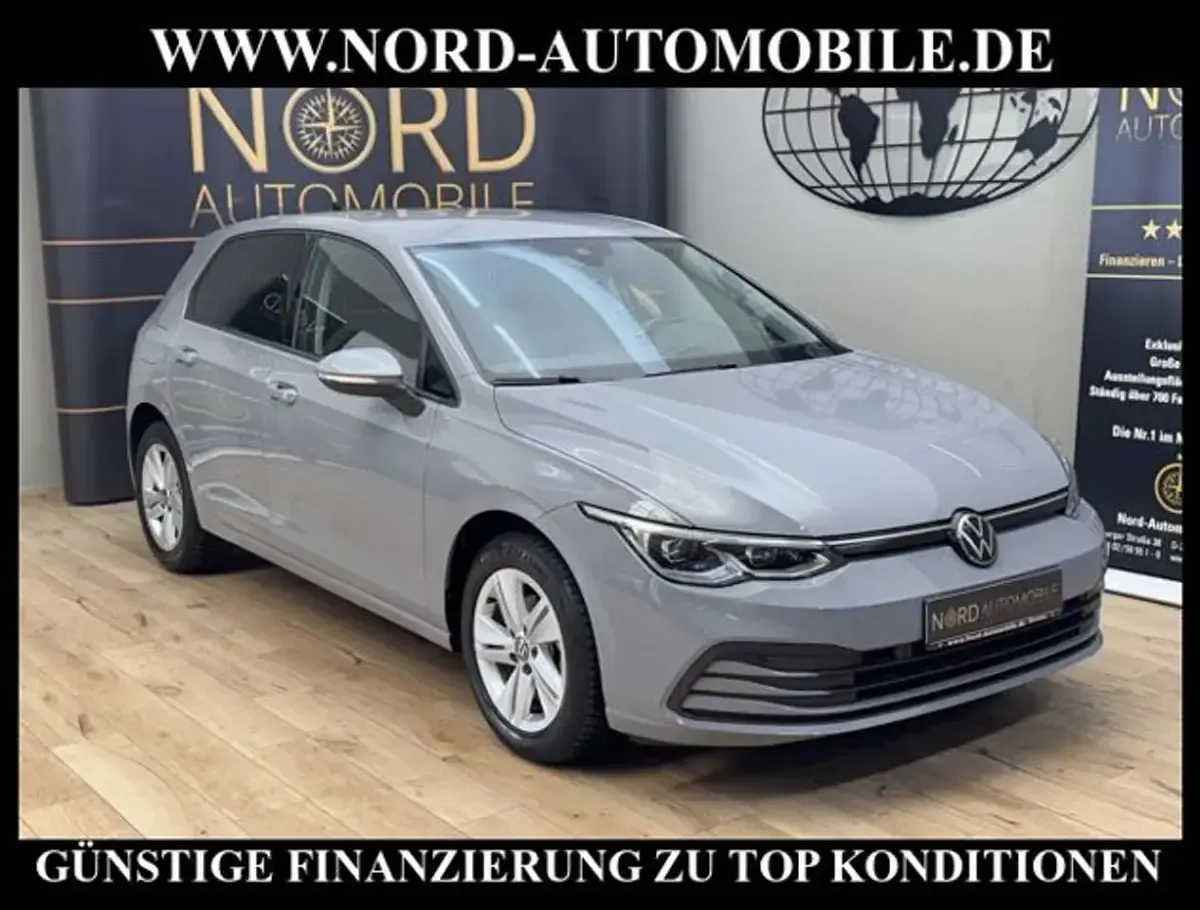 Gebraucht VW Golf VIII Life 131 PS (96 kW) 2023 Mondsteingrau Limousine