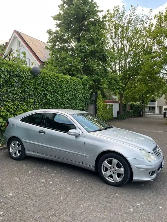 Gebraucht Mercedes C200 122 PS (89 kW) 2004 Silber Coupé