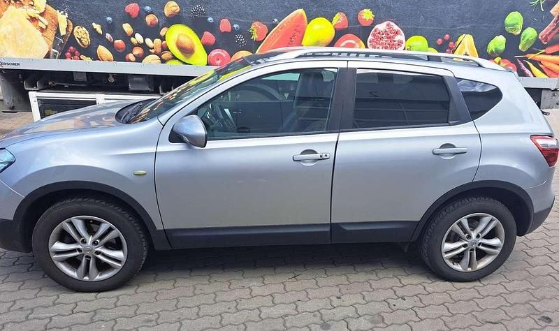 Silber Gebraucht 2013 Nissan Qashqai Tekna SUV | 6.300 € (Etwas zu teuer) - Bild 1/4