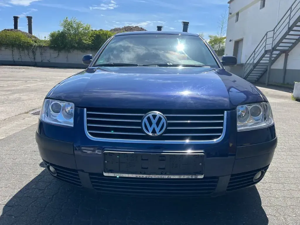 Usata VW Passat 150 CV (110 kW) 2003 Blu Berlina