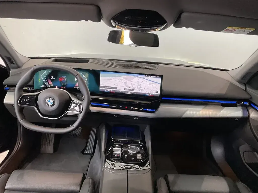 Gebraucht BMW 520 208 PS (152 kW) 2025 Saphirschwarz Limousine