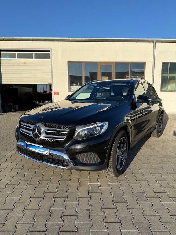 Gebraucht Mercedes GLC250 211 PS (155 kW) 2019 Schwarz SUV