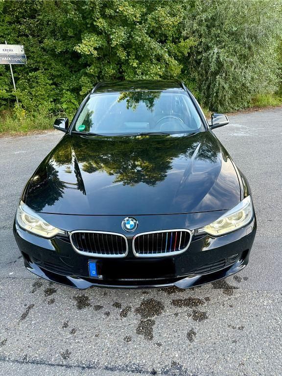 Schwarz Gebraucht 2012 BMW 320 Sport Line Kombi | 8.700 € (Fairer Preis) - Bild 1/4
