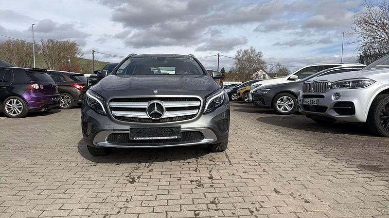 Gebraucht Mercedes GLA200 156 PS (114 kW) 2016 Mountaingrau  met. SUV