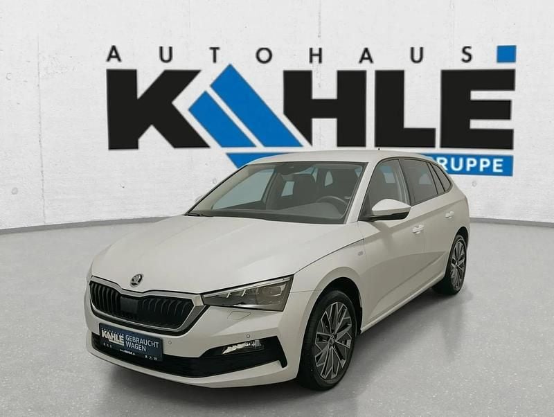 Weiss Gebraucht 2022 Skoda Scala Tour Kleinwagen | 20.890 € (Fairer Preis) - Bild 1/4