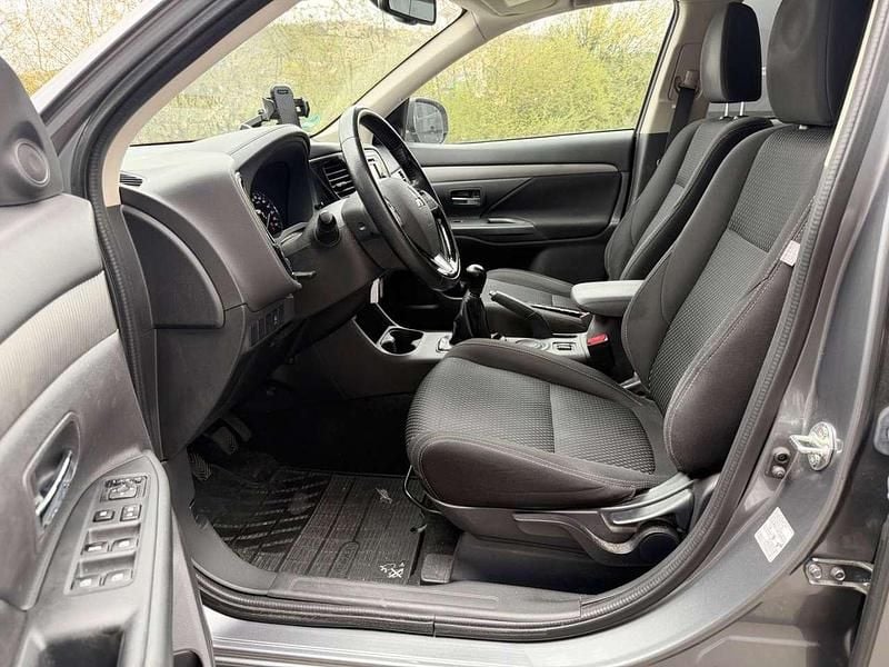 Gebraucht Mitsubishi Outlander 150 PS (110 kW) 2016 Grau SUV
