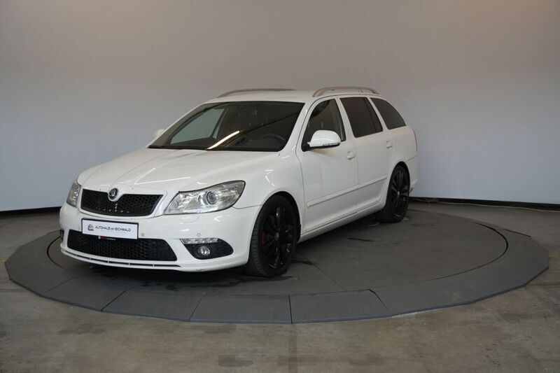 Weiß Gebraucht 2012 Skoda Octavia RS Limousine | 8.890 € (Fairer Preis) - Bild 1/4