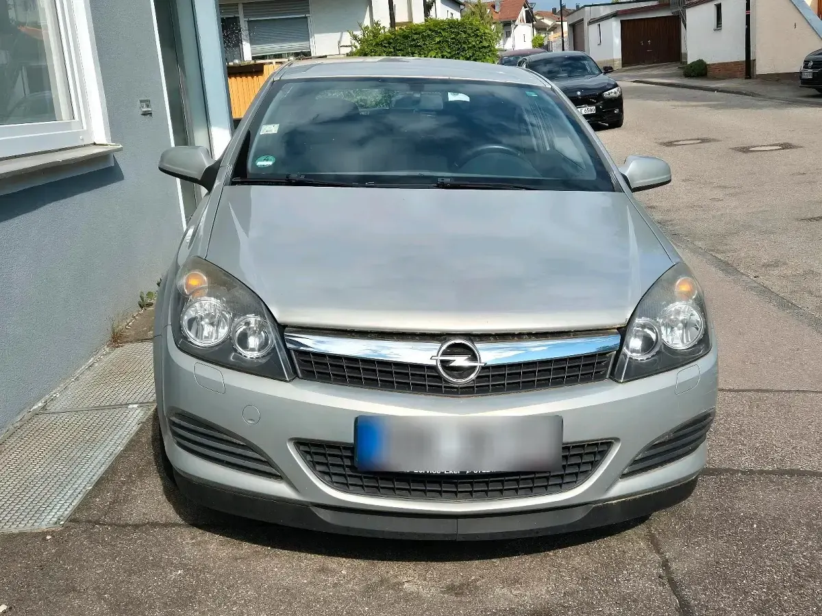 Usata Opel Astra 116 CV (85 kW) 2009 Grigio Coupé