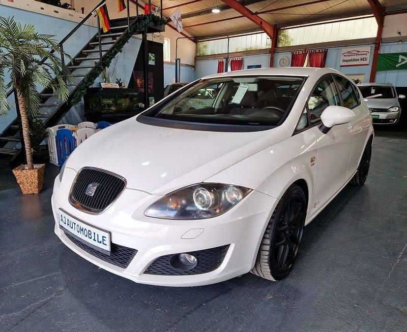 Weiß Gebraucht 2012 Seat Leon Copa Limousine | 4.690 € (Guter Preis) - Bild 1/4