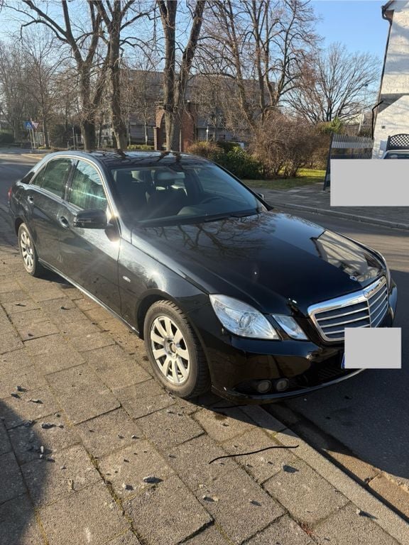 Schwarz Gebraucht 2009 Mercedes E220 Limousine | 4.500 € (Superpreis) - Bild 1/4