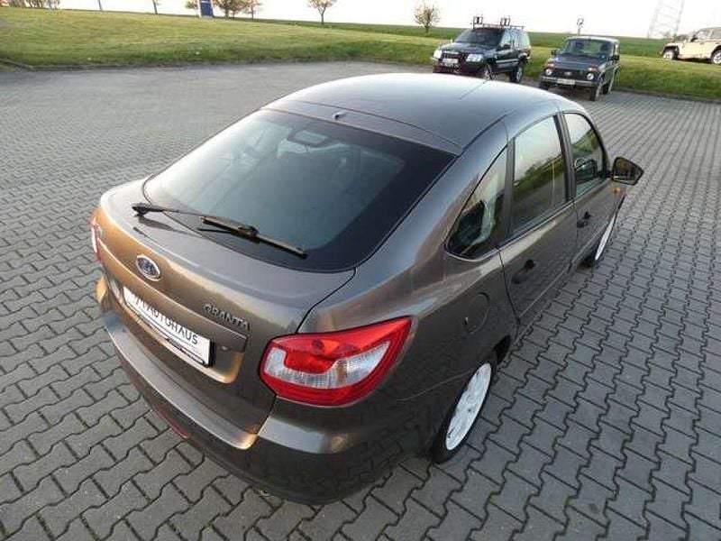 Gebraucht Lada Granta 98 PS (72 kW) 2018 Koriander (metallic) Limousine