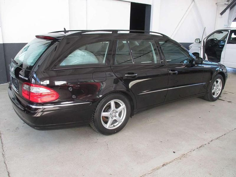 Gebraucht Mercedes E200 184 PS (135 kW) 2008 Schwarz Kombi